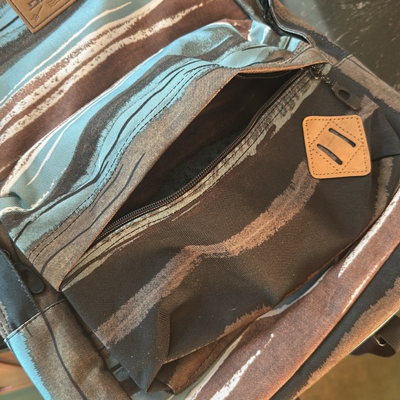 Dakine Backpack - like new condition - Picture 4 of 5